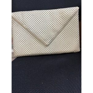 Lyrella Cream Color Envelope Clutch Bag VTG‎ W/Metal Strap